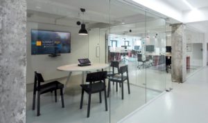 A modern huddle space with Logitech Meetup