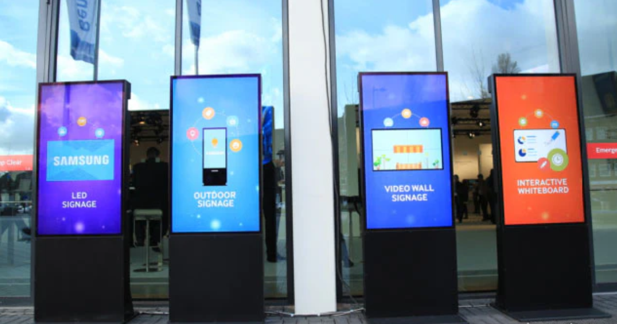 Digital Signage Vs Traditional Displays Explained